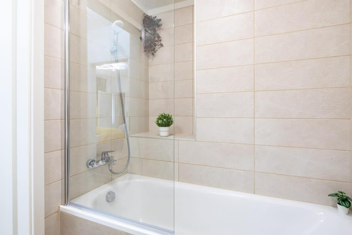Free Parking - Balcony - Sunny - New Apartment Budapest Exterior photo